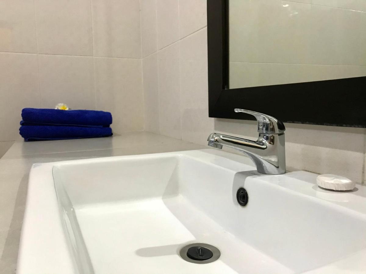 The Celuk Homestay Jimbaran Екстериор снимка